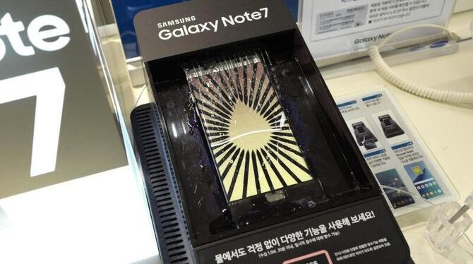 Samsungs Pannen-Smartphone Galaxy Note 7 ist von den US-Behörden komplett aus dem Luftverkehr in den Vereinigten Staaten verb