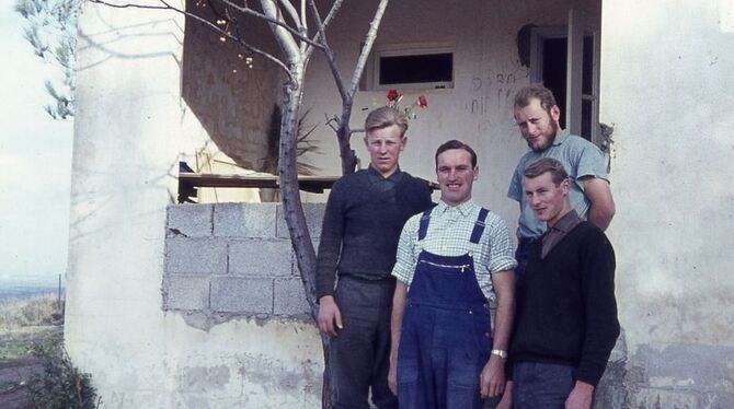 Heinz Bosler (links) 1963 bei seinem ersten Arbeitseinsatz in Israel, zusammen mit seinen Würtinger Freunden Karl Held, Gotthold