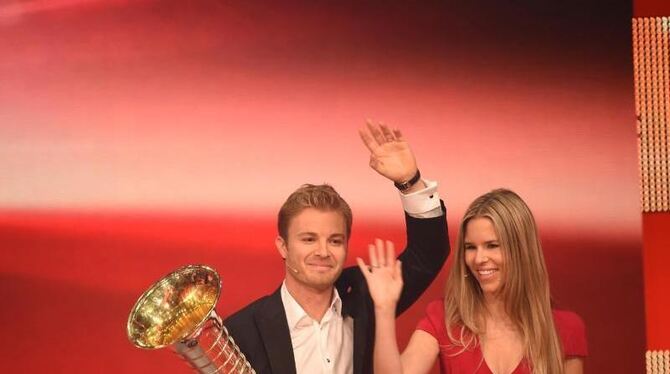 Formel-1-Weltmeister Nico Rosberg und seine Frau Vivian Sibold bei der Spendengala »Ein Herz für Kinder« in Berlin. Foto: Bri
