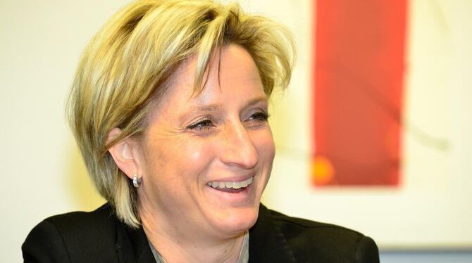 Wirtschaftsministerin Nicole Hoffmeister-Kraut in den Redaktionsräumen des Reutlinger General-Anzeigers.