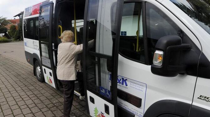 Bürgerbusse  gibt’s inzwischen in vielen Kommunen – hier ein Agenturbild aus Salach – und ab Dienstag auch in Trochtelfingen.