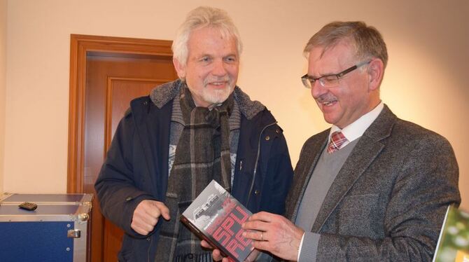 »Verschollene Spuren« von Harald Görlich (rechts) mit  Roland Dörr ist im Verlag Oertel + Spörer, Reutlingen, erschienen. Den Kr