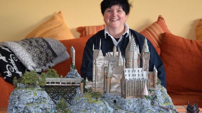 Detailliertes Modell: Die Tübingerin Manuela Gafner hat die  Harry-Potter-Zaubererschule Hogwarts nachgebaut. Foto: LNE
