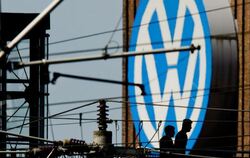 In der VW-Spitze gibt es künftig eine Obergrenze bei den Gehältern. Foto: Julian Stratenschulte