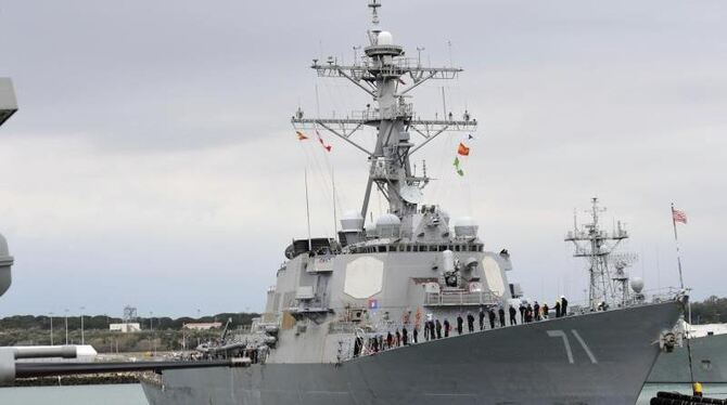 Der Zerstörer USS Ross liegt im spanischen Rota vor AnkerDie USA haben einen Flughafen der syrischen Armee angegriffen. Foto: