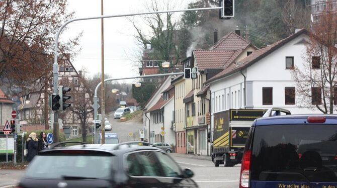 An der Bleiche in Bad Urach befahren täglich bis zu 25 000 Autos die Kreuzung. Aber auch etwas weiter an der Ulmer Straße (B 28)