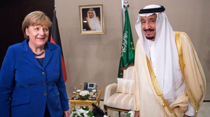 Bundeskanzlerin Angela Merkel  und der König und Premierminister von Saudi-Arabien, Salman bin Abdelasis al-Saud. (Archivbild)