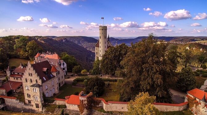 Schloss Lichtenstein zählt zu den Top-Adressen für Touristen, die den Kreis Reutlingen und das Biosphärengebiet Schwäbische Alb