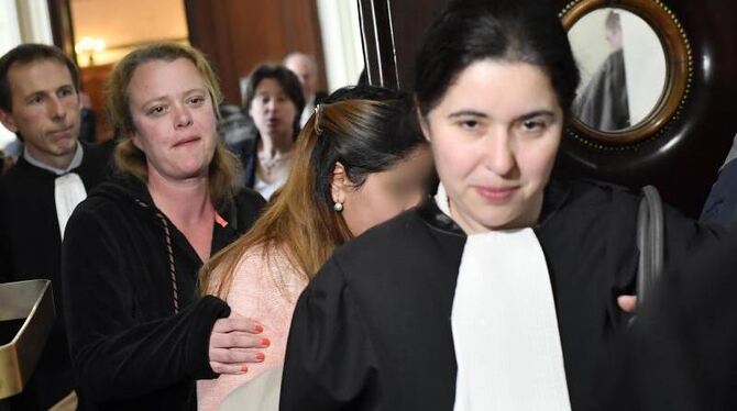 Eines der Opfer im Prozess gegen acht arabische Prinzessinnen kommt im Mai in Brüssel in den Gerichtssaal. Anwälte haben unme