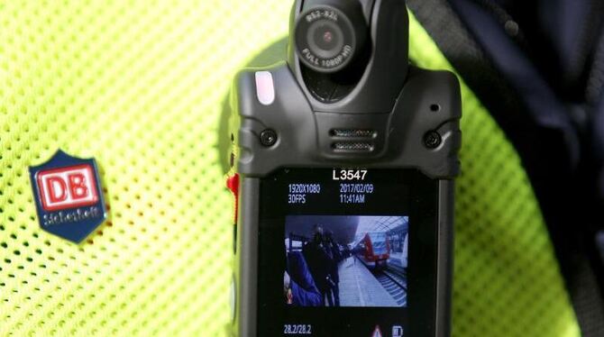 Die Bahn hat den Einsatz von Videokameras am Körper bereits getestet. Foto: Oliver Berg