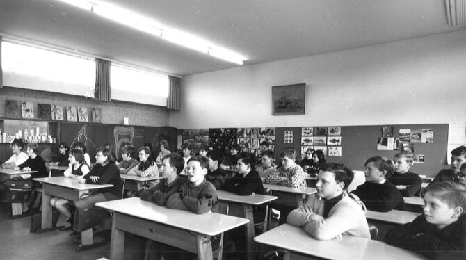 »Gediegen und zweckmäßig«: Mit  Eröffnung der Mörike-Schule anno 1967 zog ein Stück Modernität in Sondelfingen ein. FOTO: ARCHIV