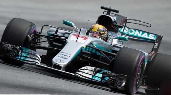 Mercedes-Pilot Lewis Hamilton hat in Silverstone ein Heimrennen. Foto: Georg Hochmuth