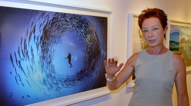 Museumsleiterin Dr.  Barbara Karwatzki eröffnet heute Abend die Ausstellung »Faszinierende Unterwasser- welten«.