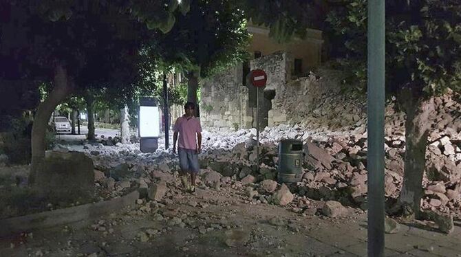 Ein von dem Seebeben zerstörtes Gebäude auf der griechischen Ägäisinsel Kos. Die US-Erdbebenwarte gab die Stärke des Bebens m