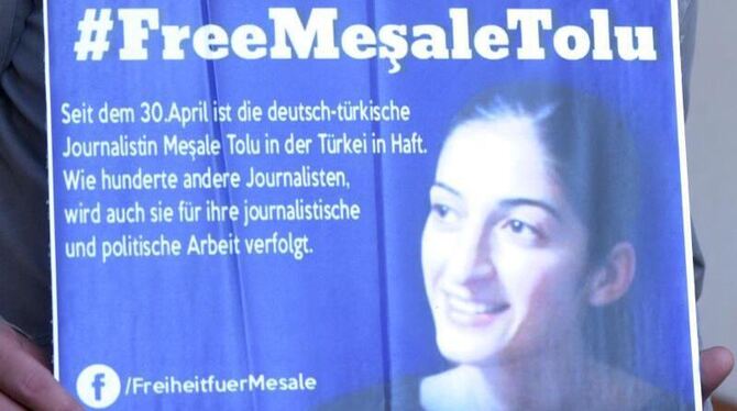 Die Übersetzerin und Journalistin Mesale Tolu sitzt seit über fünf Monaten in der Türkei in Haft. Foto: Stefan Puchner