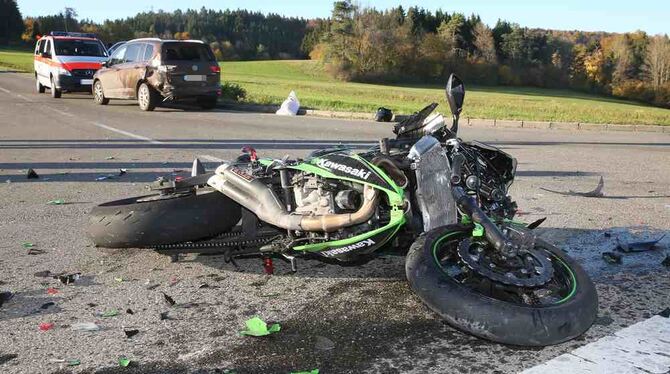 Auf der Straße zwischen Hayingen und Indelhausen wurde am Samstagnachmittag ein Motoradfahrer lebensgefährlich verletzt. Foto: T