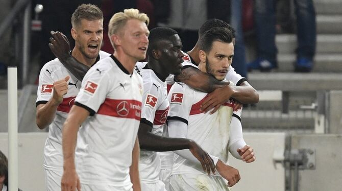 Pure Freude beim VfB Stuttgart nach einem überaus glücklichen Sieg.