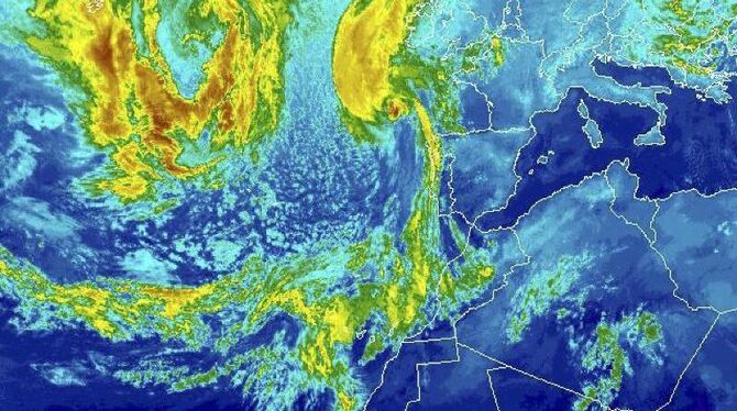 Die Satellitenaufnahme der US-Wetter- und Ozeanografiebehörde NOAA zeigt Hurrikan »Ophelia«, der sich auf die Britischen Inse