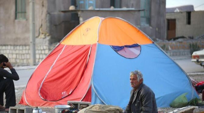 Nach dem schweren Erdbeben haben viele Menschen die Nacht im Zelt verbracht. Foto: Kyodo