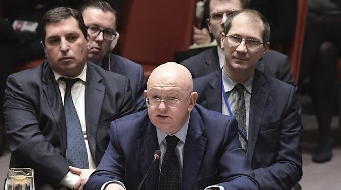 Der russische UN-Botschafter Wassili Nebensja hält die Berichte der Chemiewaffen-Experten für "einen Witz - Blödsinn, komplet