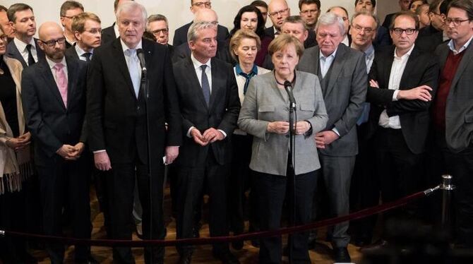 Angela Merkel, Horst Seehofer und weitere Unionspolitiker treten nach Abbruch der Sondierungen in Berlin vor die Presse. Foto