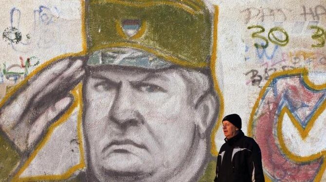 Ein Wandgemälde des früheren Serben-Generals Ratko Mladic in einem Vorort von Belgrad. Foto: Koca Sulejmanovic