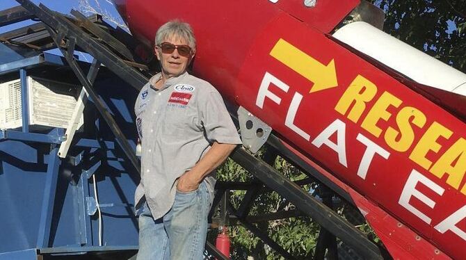 Der Amerikaner Mike Hughes will sich mit seiner selbstgebauten Rakete in die Luft schießen. Foto: Waldo Stakes