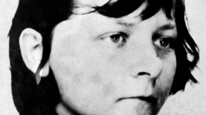 Verena Becker auf einem Fahndungsfoto 1975. Verena Becker auf einem Fahndungsfoto 1975.