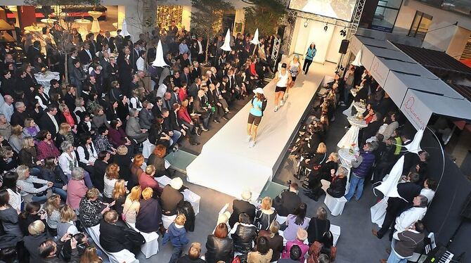 Die »Fashion Night« hat sich nach Ansicht der Organisatoren im Veranstaltungskalender Reutlingens etabliert.  FOTOS: GERLINDE TR
