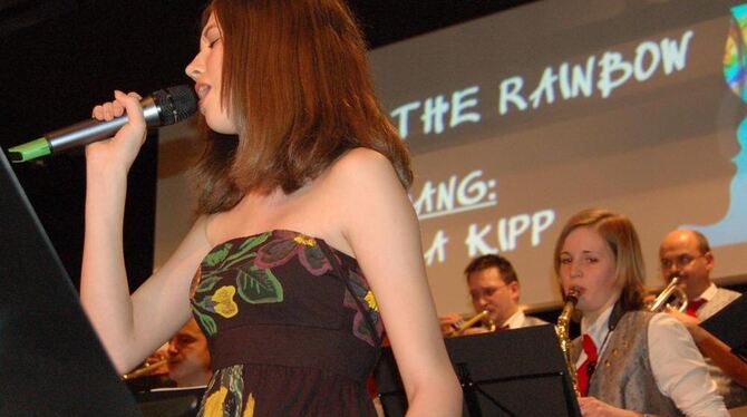 Sorgte bei den Gästen des Musikvereins für Gänsehaut: Laura Kipp mit ihrer Interpretation von »Over The Rainbow«. FOTO: PETRAT