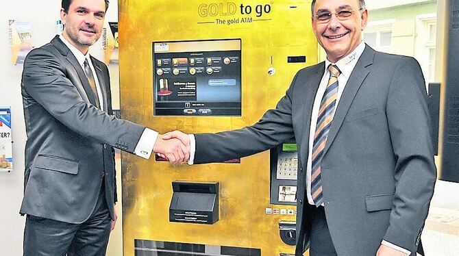 Was haben Abu Dhabi und Reutlingen gemeinsam? Den Goldautomaten! Geht es nach dem Initiator des Projektes, Thomas Geissler (rech