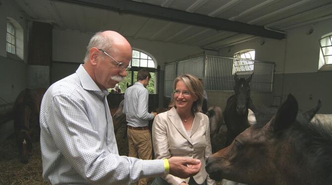 Er mag nicht nur Pferdestärken, sondern auch Pferdchen: Dieter Zetsche, Vorstandsvorsitzender der Daimler AG, macht bei den Marb