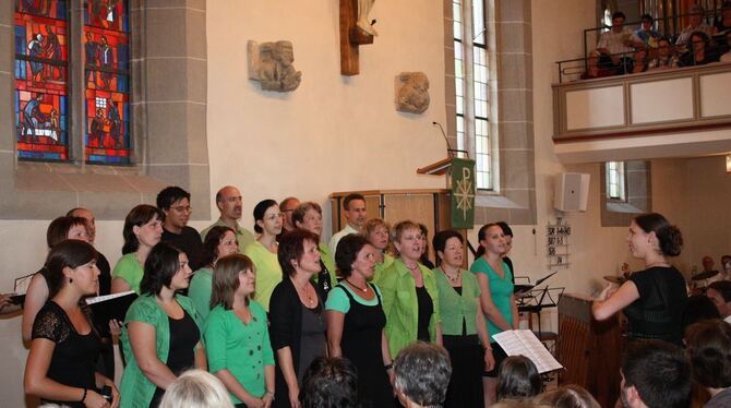 Protagonisten des Kirchenkonzerts zum Auftakt der Musikschul-Festivalwoche in Pliezhausen: Pop- und Gospelchor sowie das Flötene