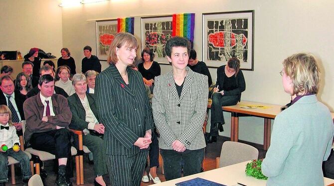 Ende November 2001 wurde die erste gleichgeschlechtliche »Ehe« auf dem Landratsamt Reutlingen geschlossen. Bis heute hat sich di