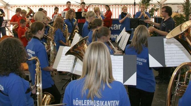 Junge Musiker aus verschiedenen Vereinen von der Schwäbischen Alb bis zum Bodensee spielten zur Eröffnung des Großengstinger Mus