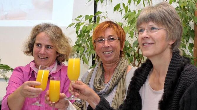 Feiern den Start des Projekts »Bänkle« (von links): die mögliche künftige Gastmutter Andrea Schäfer, Referentin Regina Trautmann