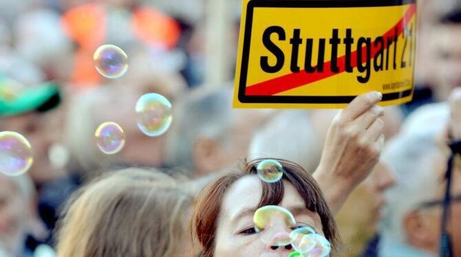 Nach Ansicht der  Stuttgart 21 Gegner sind die Argumente der Befürworter Seifenblasen.