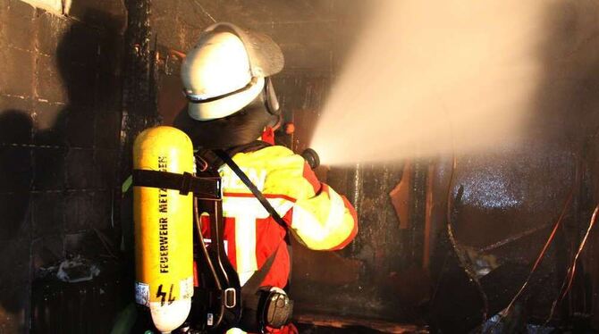 Ein Passant hatte das Feuer im Metzinger Altenzentrum bemerkt und Alarm geschlagen. FOTO: FEUERWEHR METZINGEN Ein Passant hatte das Feuer im Metzinger Altenzentrum bemerkt und Alarm geschlagen. FOTO: FEUERWEHR METZINGEN