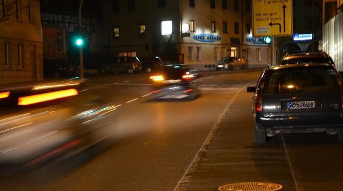 Auch nachts sind viele zu schnell: In Lichtenstein wird über Tempo 30 für die Ortsdurchfahrten nachgedacht.  GEA-FOTO: SAUTTER