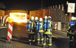 Der erste Zwischenfall im Tunnel der Bundesstraße 27 durch Dußlingen hat am Dienstagabend einen Großalarm der Rettungskräfte nac
