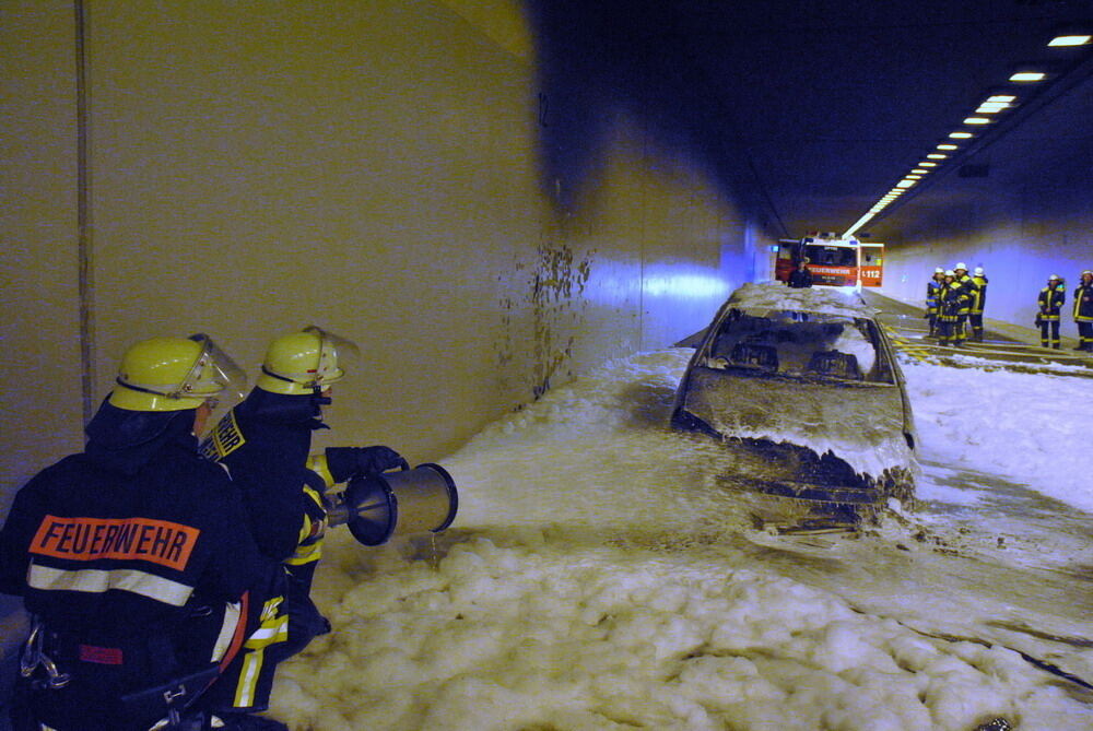 Großalarm nach Tunnelbrand Dusslingen April 2012