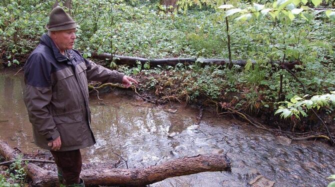 Gut vertraut mit den heimischen Gewässern: Der Gomaringer Heinz Rapp. FOTO: PETRAT Gut vertraut mit den heimischen Gewässern: Der Gomaringer Heinz Rapp. FOTO: PETRAT