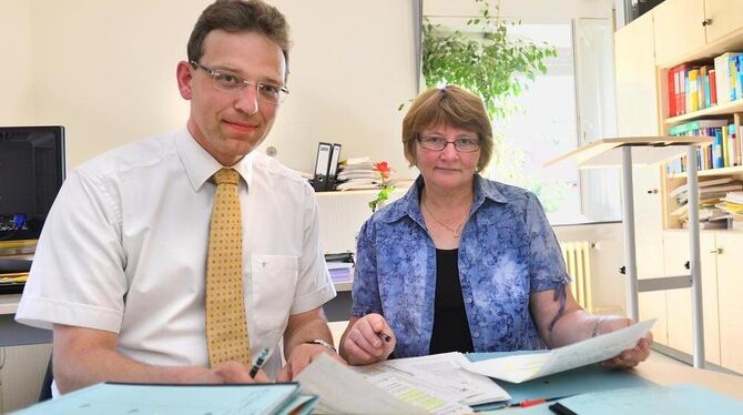 Entscheidung nicht nur nach Aktenlage: Dr. Gottfried Roller (links) und Birgit Fischer. FOTO: TRINKHAUS