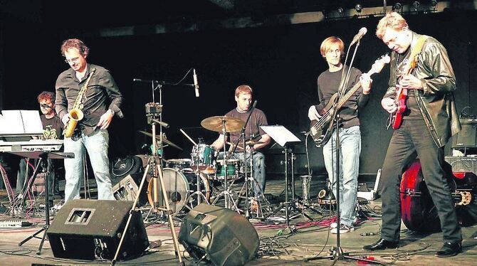 Premiere für die »Pausa All-Styles«: am Keyboard Martin Bieder (von links), Oliver Wendt (Saxofon), Joachim Gröschel (Schlagzeug Premiere für die »Pausa All-Styles«: am Keyboard Martin Bieder (von links), Oliver Wendt (Saxofon), Joachim Gröschel (Schlagzeug