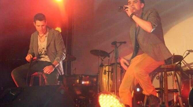 Den Spagat zwischen dem ernsten Thema Krebs und lebensfroher Rockmusik schafften die Veranstalter und Akteure des Benefizkonzert Den Spagat zwischen dem ernsten Thema Krebs und lebensfroher Rockmusik schafften die Veranstalter und Akteure des Benefizkonzert