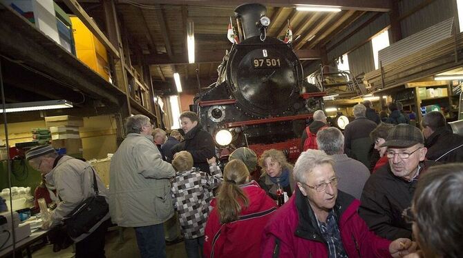 Beim Kehraus der Eisenbahnfreunde drehte sich diesmal alles um die Zahnradlok 97 501. FOTO: ZAWADIL Beim Kehraus der Eisenbahnfreunde drehte sich diesmal alles um die Zahnradlok 97 501. FOTO: ZAWADIL
