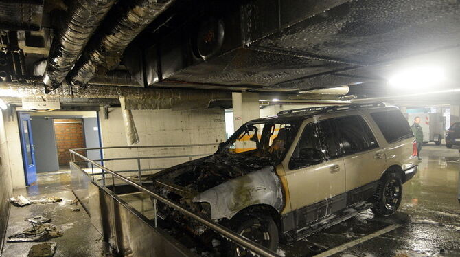 Vermutlich wegen eines technischen Defekts brannte der Ford in der Rathaus-Tiefgarage.