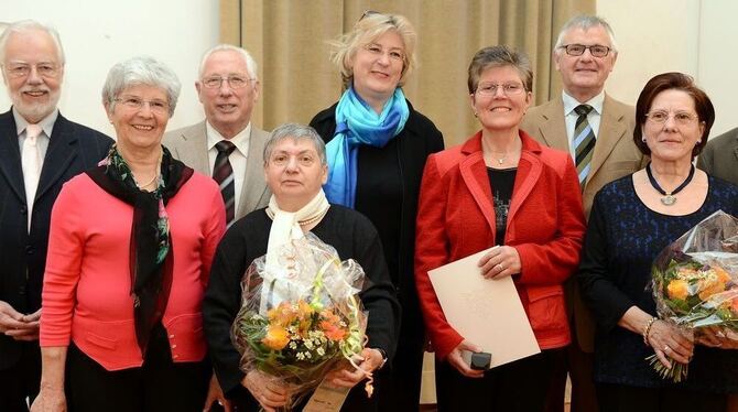 Ehrungen bei der Sängerschaft (von links): der Zweite Vorsitzende Dr. Peter Beckmann, Elsbeth Pfeffer (40 Jahre, Sängerring), He