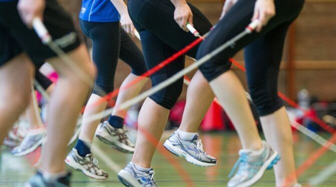Seilhüpfen ganz modern: Rope Skipping. Seilhüpfen ganz modern: Rope Skipping.