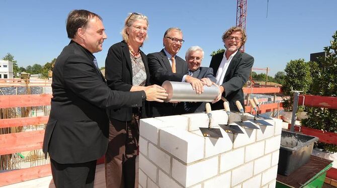 Grundsteinlegung für den vierten TTR-Neubau in Mark-West (von links): Geschäftsführer Thomas Depphof, Baubürgermeisterin Ulrike